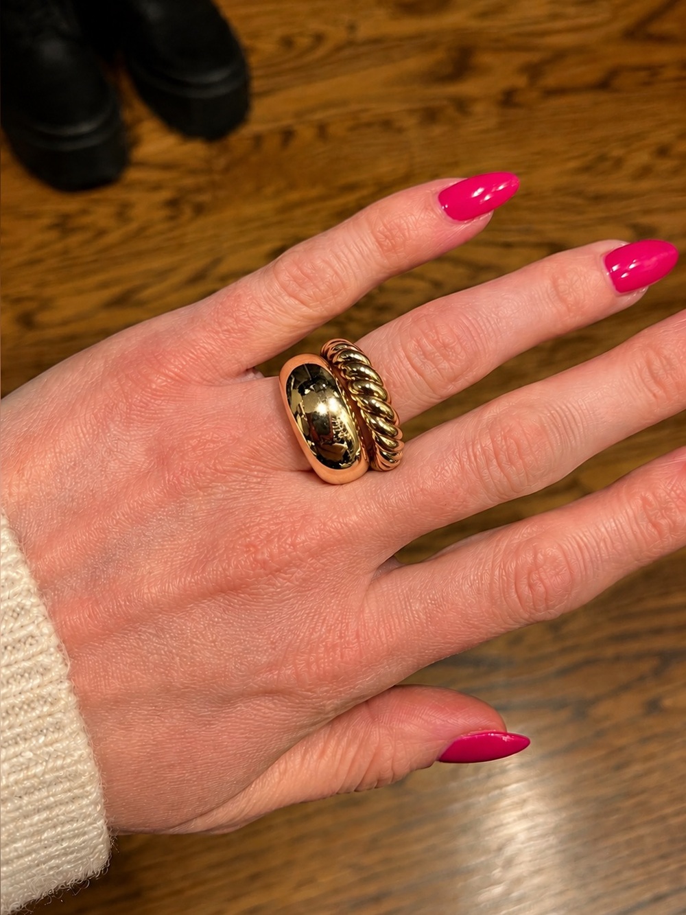Elegant Gold-Tone Ring Set size 6